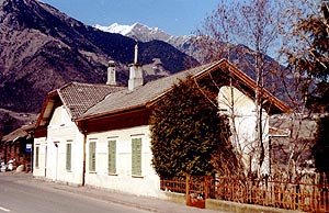 Bahnhof Marling: Ansicht von der Straßenseite
